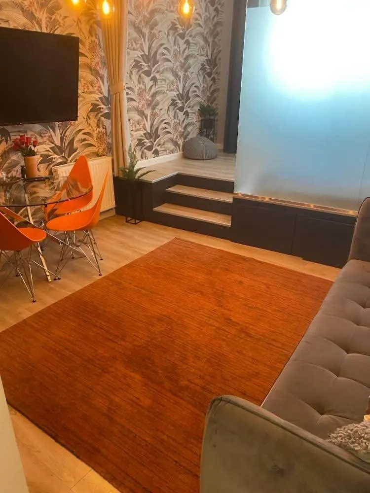 Luxury Tropical Apartment At Budapest