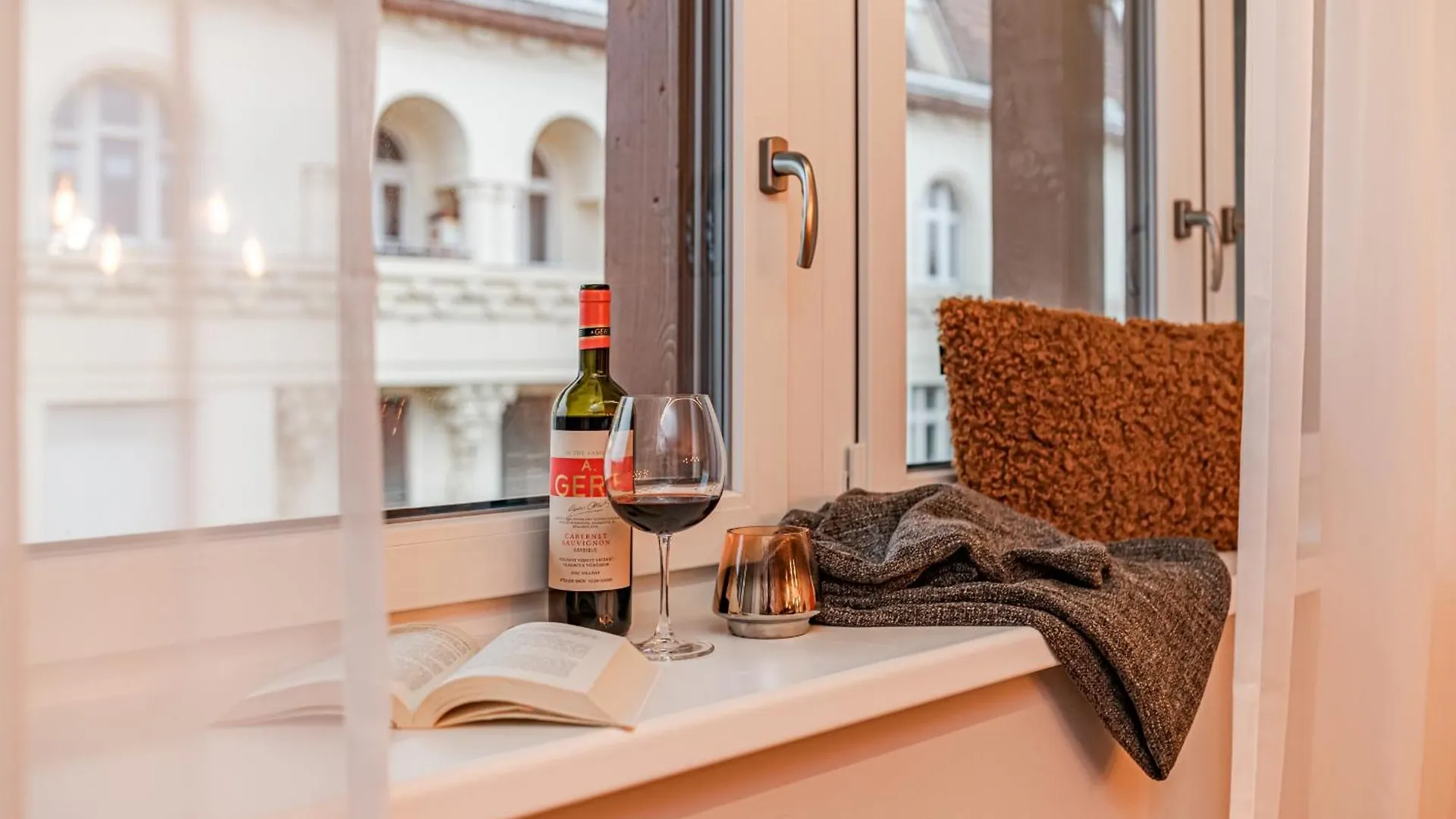 Luxury Tropical Apartment At Budapest